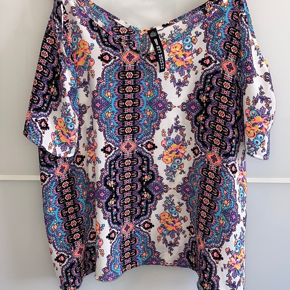 Designer lab cap sleeves beautiful print top. Perfect for summer.